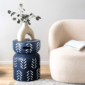 Zorgnar 18" Modern Bohemian Arrow Pattern Drum Indoor/Outdoor Garden Stool - JONATHAN Y
